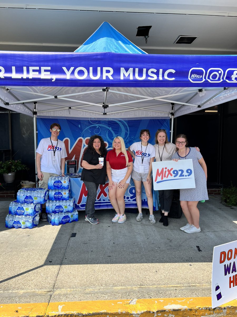 Bellsquared's tweet photo. Proud to partner with our friends at @Mix929official on Water Week 💦 - they’re at @kroger stores this week collecting water to donate to @NashvilleRescue - grateful for our generous customers for their donations this week! https://t.co/GViaF8eKHf