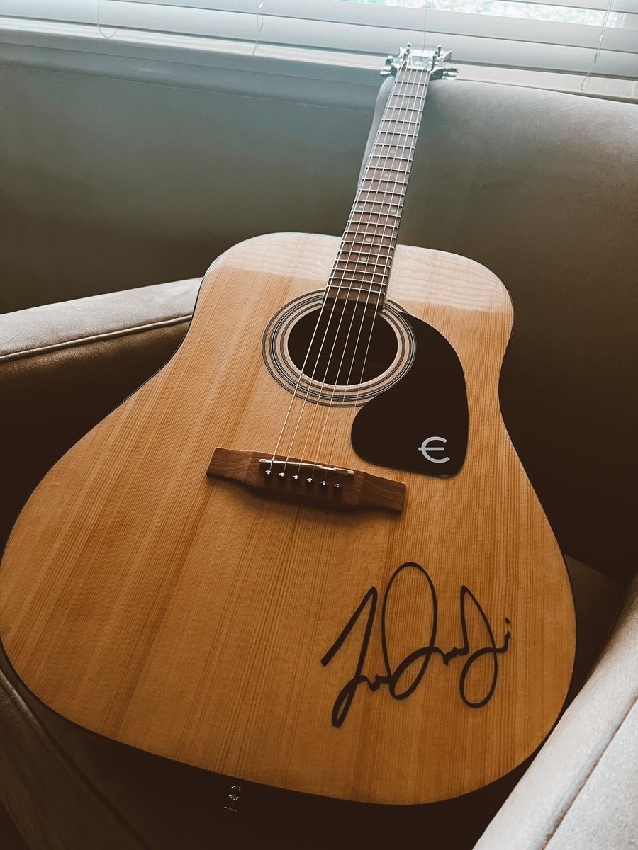 LeeDeWyze's tweet photo. I will be playing and raffling off this guitar LIVE during my upcoming online show on August 5TH!!

It is signed, and I will be decorating it based on the lyrics to the song that the winner picks!

TICKETS HERE:
https://t.co/LUH1lETY1X

See you there!

(Actual Guitar in Raffle⬇️) https://t.co/E3WNHKQzPo