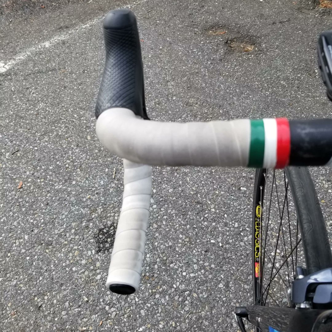 VincentMGee's tweet photo. FULL bike wash inc bar tape just B4 our Martha's Vineyard trip (July 3). Then to now -  just shy of 700 mi

This is how dirty/nasty my bar tape got in that time/miles.(Photo 1,2,3)

This is how long I spent washing my bar tape (Photo 4  #Washyourbartape #ProMechanicLife
1/2 https://t.co/bNtYJJSbgX