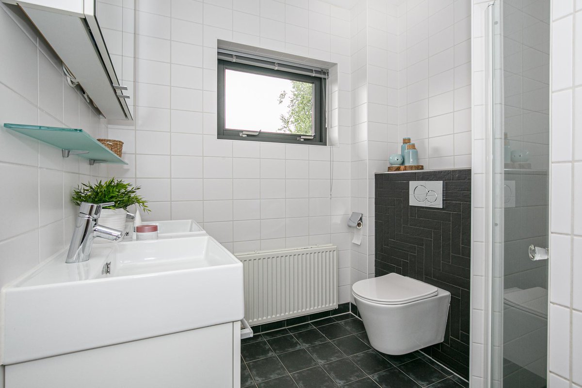 joostvente's tweet photo. NU TE BEZICHTIGEN! 👇 Een geweldig huis dat je direct kan betrekken! Op een rustige locatie in de Berggierslanden staat deze UITGEBOUWDE HOEKWONING met onderhoudsvriendelijke tuin met SCHUUR en brede ACHTEROM langs de zijkant van de woning. Deze uitstekend onderhouden https://t.co/RX3kZoIqET