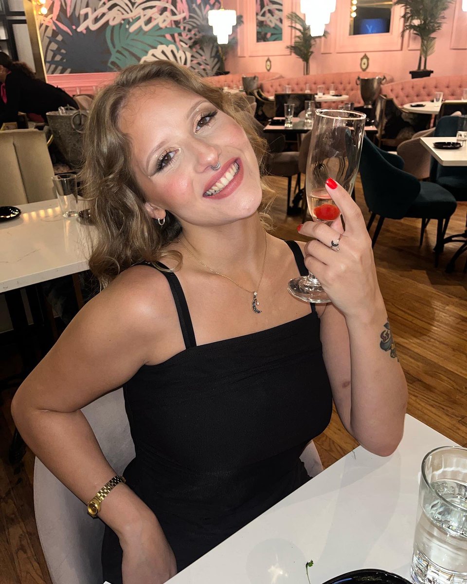 PaytonRoberts9's tweet photo. 22 never looked so good https://t.co/yT4eVmxJsl