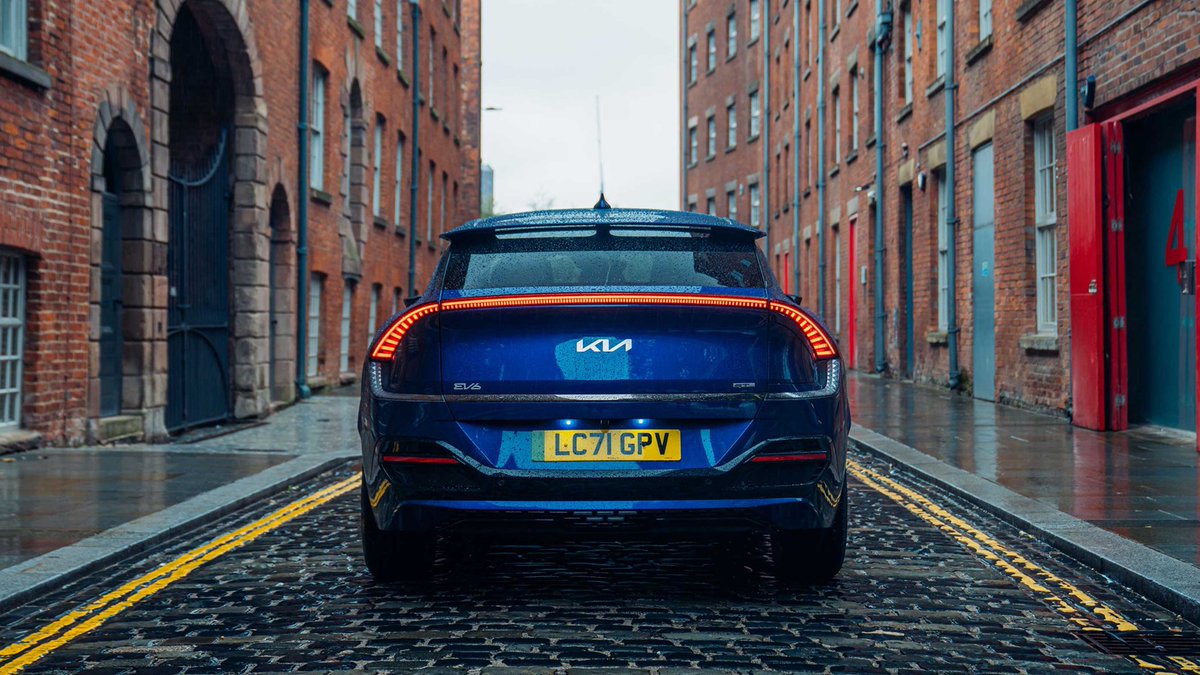 CARmagazine's tweet photo. Kia EV6 review: one of the very best EVs on sale today ⚡️🔌🔋
https://t.co/fTORskuu0Z https://t.co/1NFlI7HA1C