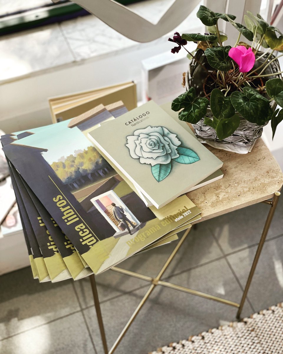 Nordica_Libros's tweet image. ¿Os gustaría tener un ejemplar impreso de nuestro catálogo general o del programa editorial del próximo otoño? 

Solo tenéis que escribirnos a info@nordicalibros.com indicando la dirección postal y os lo enviaremos (en pdf si estáis fuera de España)

#catalogo
#programaeditorial