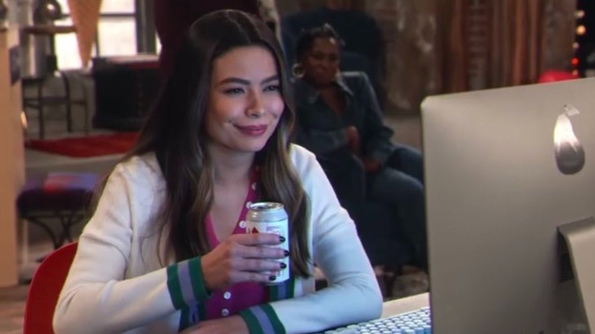 taylordoby's tweet photo. me watching bailee madison in
2010 haunting hour      2022 PLL:OS https://t.co/lW6gKYwoCI
