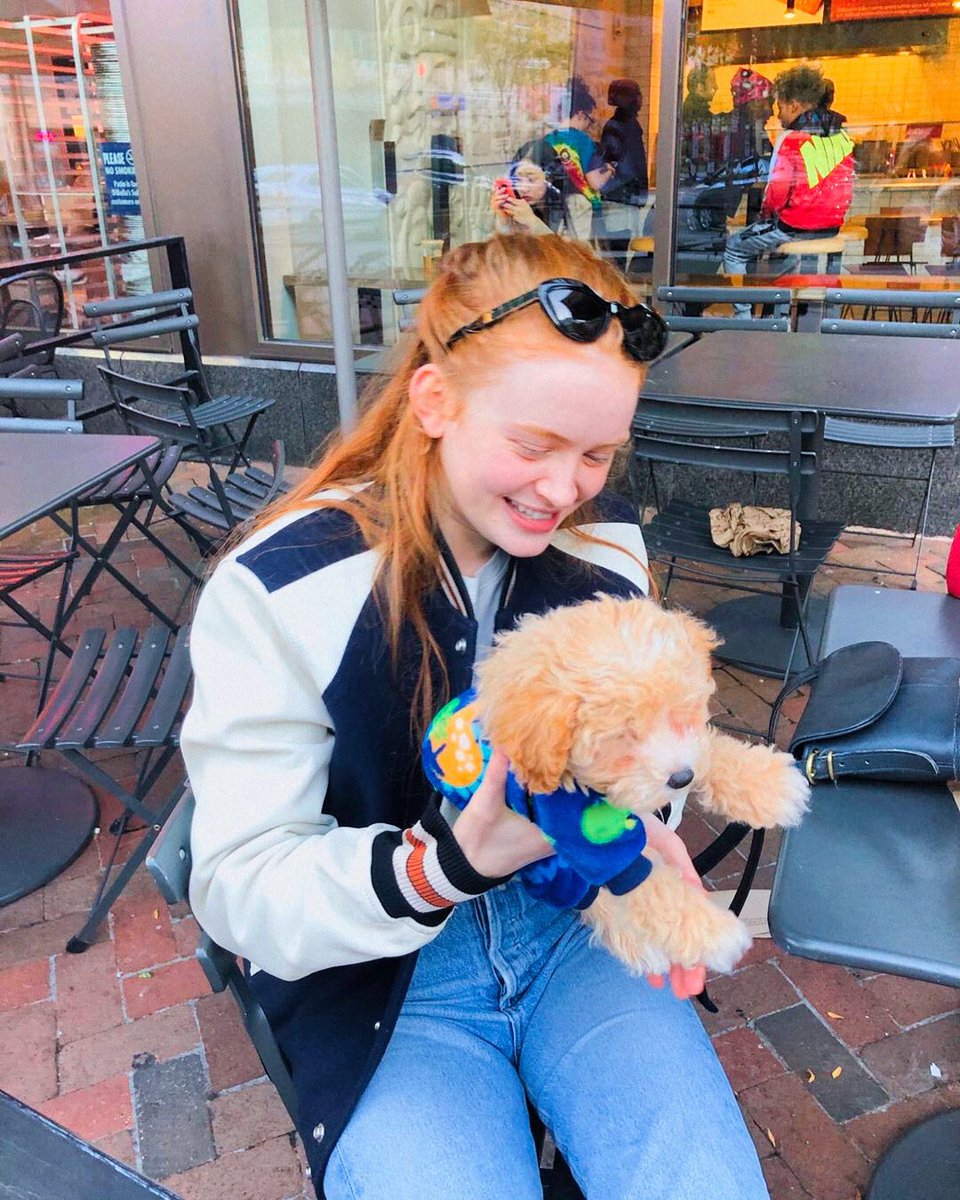 picsofsadie's tweet photo. ⓘ this user miss sadie sink so much https://t.co/cm1lJd3jnc