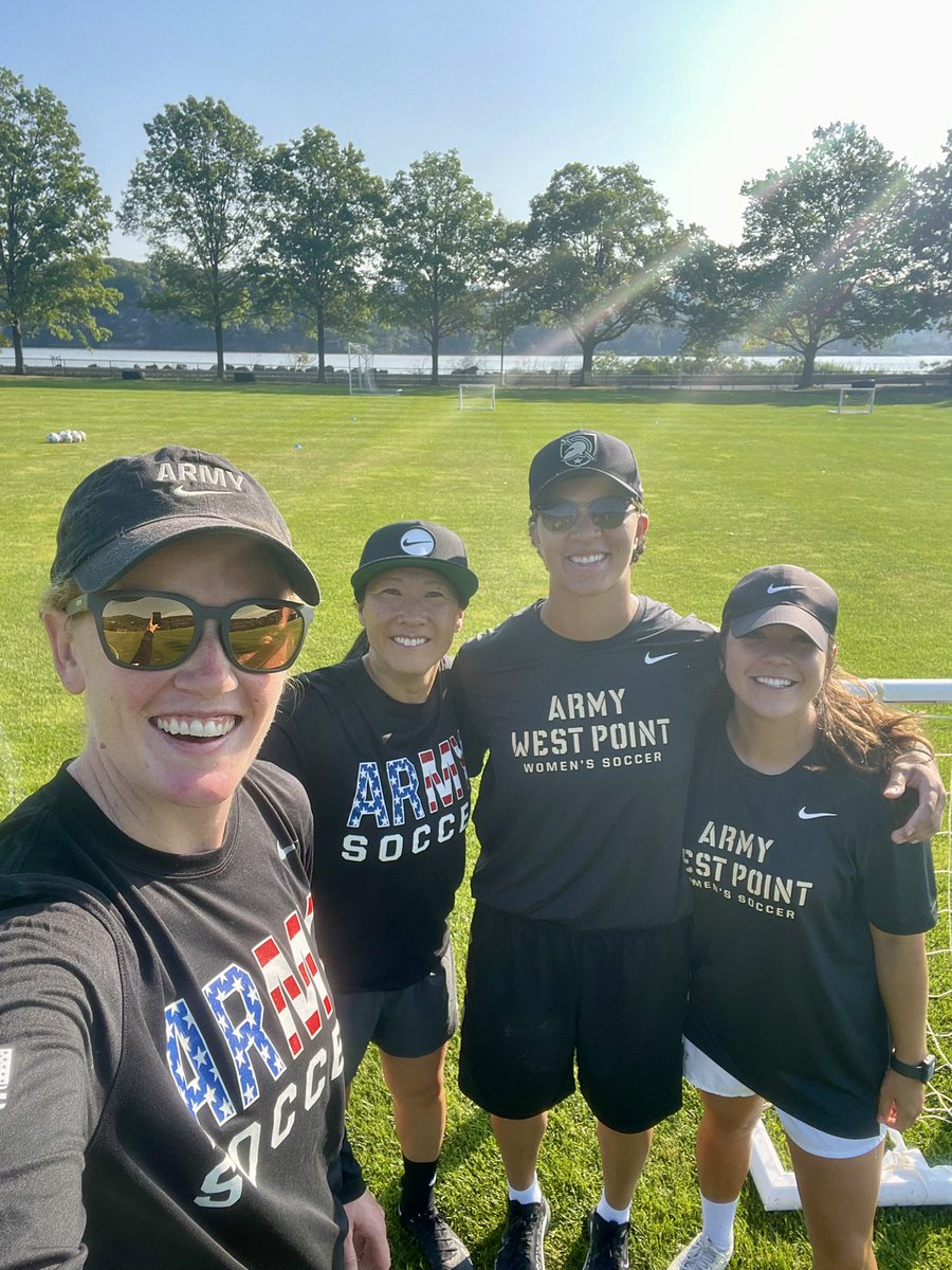 Squad is ready to roll! First session on the field for the 2022 season… Let’s goooooo! 

#GoArmy