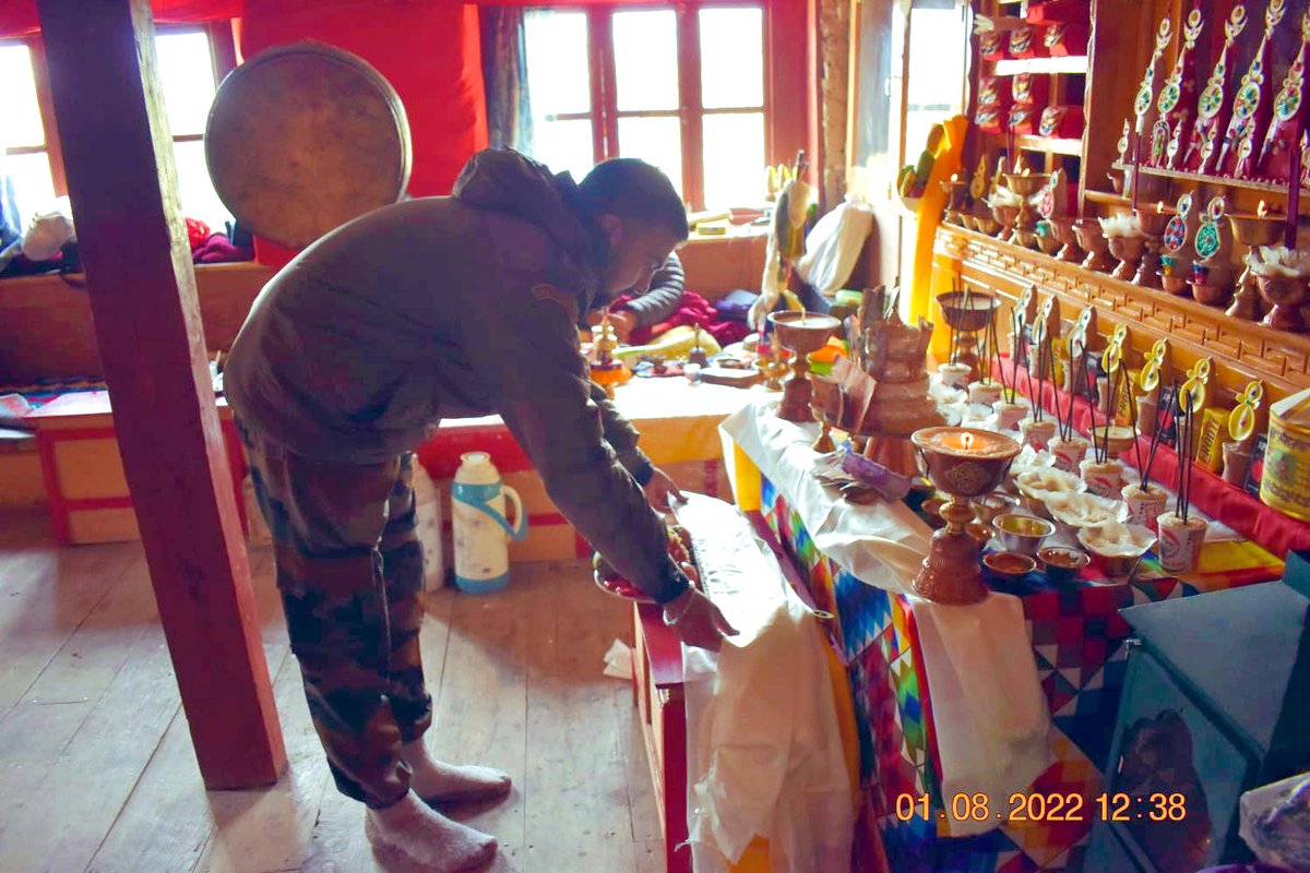 trishakticorps's tweet photo. Troops of #IndianArmy #TrishaktiCorps celebrated ‘Drukpa Tsheshi’with the people of Muguthang in #Sikkim. In a spiritually fuelled festival, the troops offered prayers and also organised a medical camp for the people in this remote border area.

@adgpi 
@easterncomd https://t.co/nrL9margIW