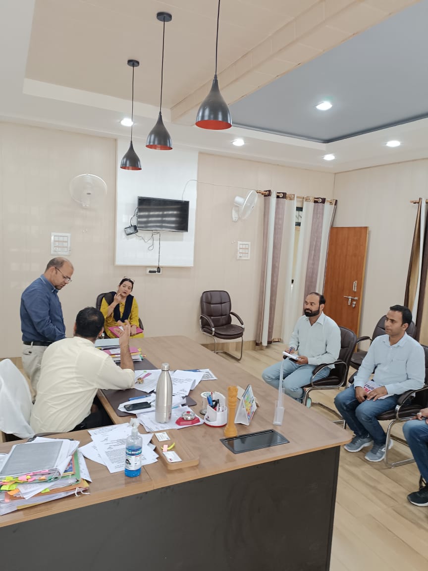REAPUttarkashi's tweet photo. under the chairmanship of CDO uttarkashi meeting was held
During meeting DDO, #reaputtarkashi #NRLM were present.ajenda #HarGharTiranga  campaign, #AmritSarovar ,role of #SHG in campaign.
@basava_ias 
@ReapUttarakhand https://t.co/8RhK2eVLW6