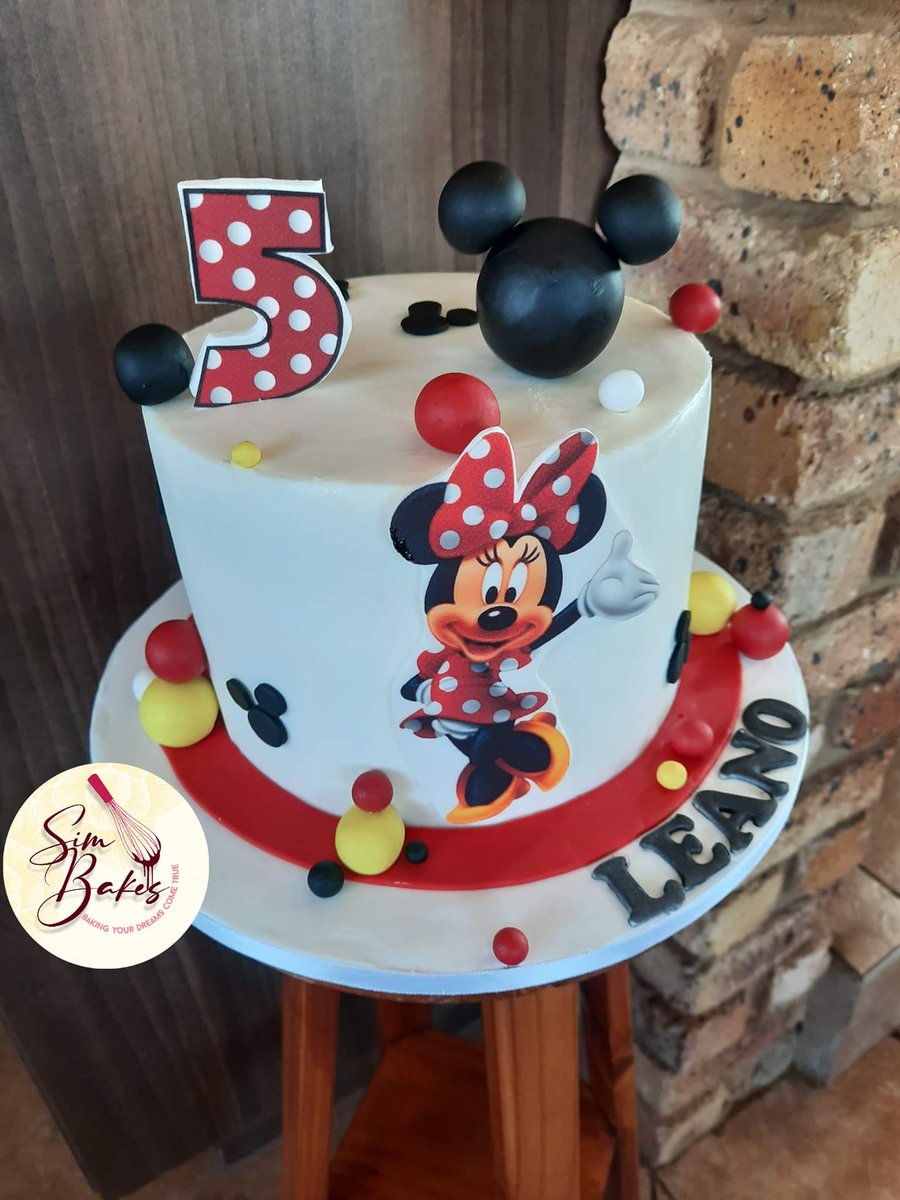 SimBakes's tweet photo. Sol Phenduka, you dont have to raise your hand to enjoy this cake. Oh! Katlego Maboe Welcome back and before Eskom dim your soul have a cake.  Stage 2 Mswati Centurion mall. https://t.co/Wuw7Vjfmn9