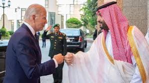 LPNH's tweet photo. Never forget that @POTUS just went and fist bumped the leader of the country that helped Al Qaeda attack us on 9/11.
#28Pages https://t.co/18o2wHIbQS