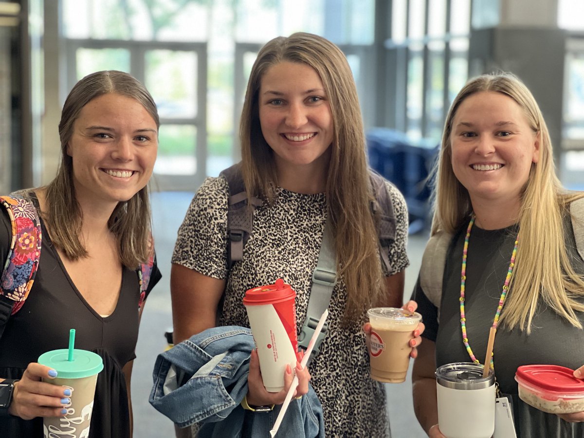UNOCADRE's tweet photo. These CADRE Alum master educators 👩‍🏫 continue their professional learning with Peer Coaching partnerships ⁦@MPS_LnL⁩ ⁦@MPSHR⁩ #ShinewithMPS #Proud2bMPS https://t.co/E9d6bSUFXs