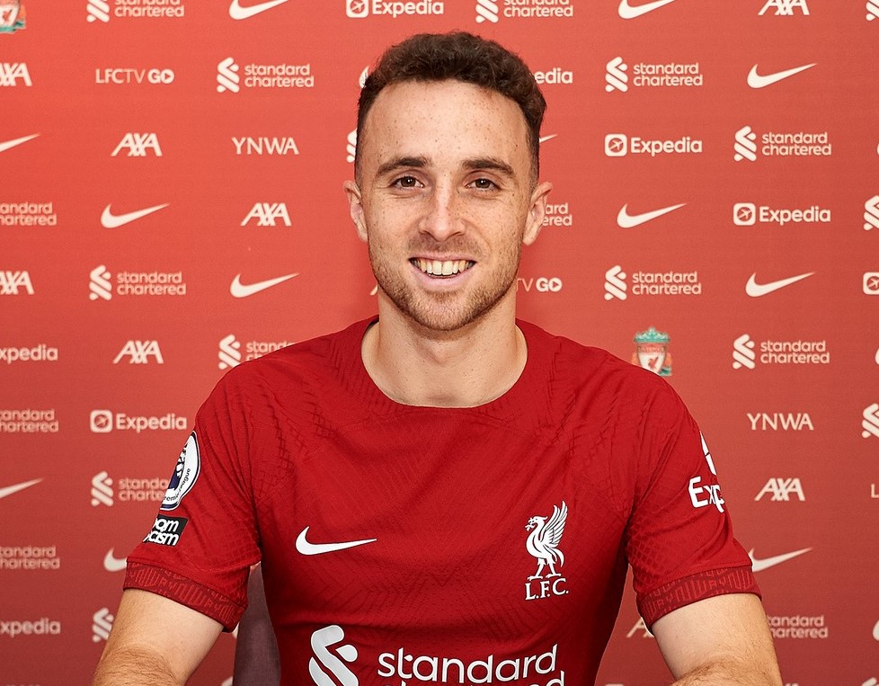 The Portuguese play-maker has re-signed with the FA Cup winners in a long-term deal that will see at Anfield until 2027.

READ HERE - bit.ly/3BvXxH3