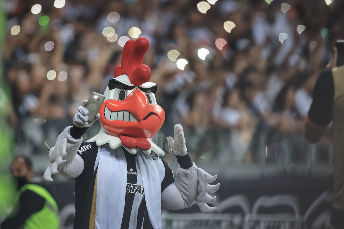 CentralDoCAM's tweet photo. "Atleticanos, o ambiente que vocês criam no Mineirão pode fazer com que o Galo seja favorito nesta quarta-feira. Não tem o que cobrar nesse jogo. Espero ver um espetáculo nas arquibancadas para guardar para a vida inteira."

🎙️ Rica Perrone.
📸 Pedro Souza/Atlético-MG https://t.co/gaK7JXRluU