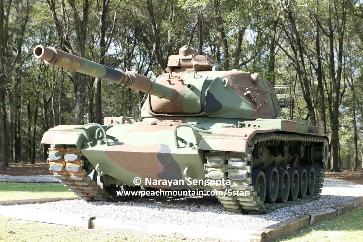 USAS_WW1's tweet image. #USArmy #TankTuesday #tanks #ColdWar M60 M60A1 M60A2 M60A3: wedge glacis, L/52 105mm gun, .50 cal, 7.62mm. 15,000+ built 1959-1983; crew: 4; 30mph max. 750 hp; 300-mile range. 50.7 short tons. Let's see different versions in 30+ cool photos... THREAD 1/