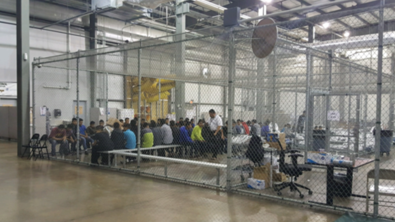 Capacity_Today's tweet photo. AUSTIN, Texas – Governor Greg Abbot of Texas sent a letter to the mayors of New York City and Washington, D.C. on Monday inviting them to visit the southern border “to see the humanitarian crisis firsthand.”

The  #borderwatch #Humanitariancrisis

https://t.co/ciyhevPT0U https://t.co/HgIGzleitD