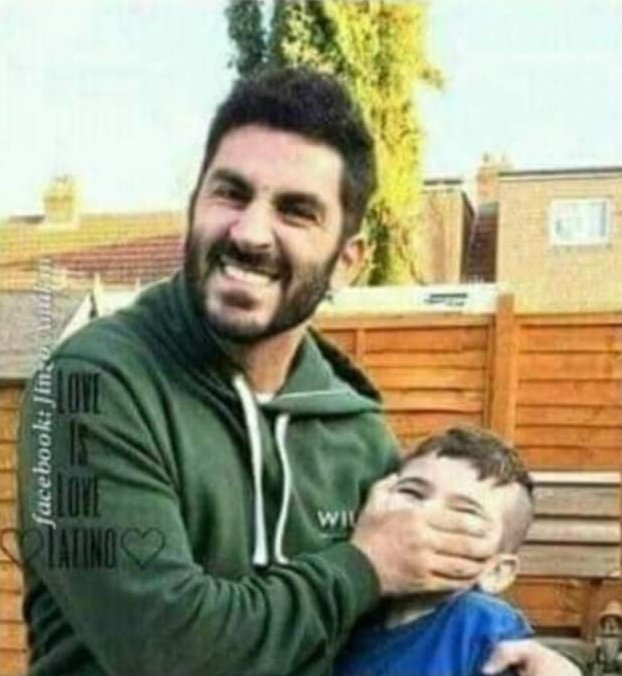 Estaba viendo Instagram con mi sobrino y salto una foto de unos tipos en sunga en la playa y el muy hijo de puta salió corriendo a decir que el tío Lautaro estaba viendo hombres desnudos