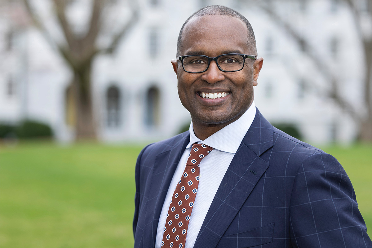 EmoryAlumni's tweet photo. Kenneth E. Carter 87Ox 89C  (@DrKenCarter) begins his term as interim dean of @EmoryOxford. He joined the faculty at @EmoryUniversity in 1994. He is graduate of Oxford College and @EmoryUniversity and received an MA and PhD from @UMich.

Read more: https://t.co/2JPVQ5v4VG https://t.co/5C8FeporsR