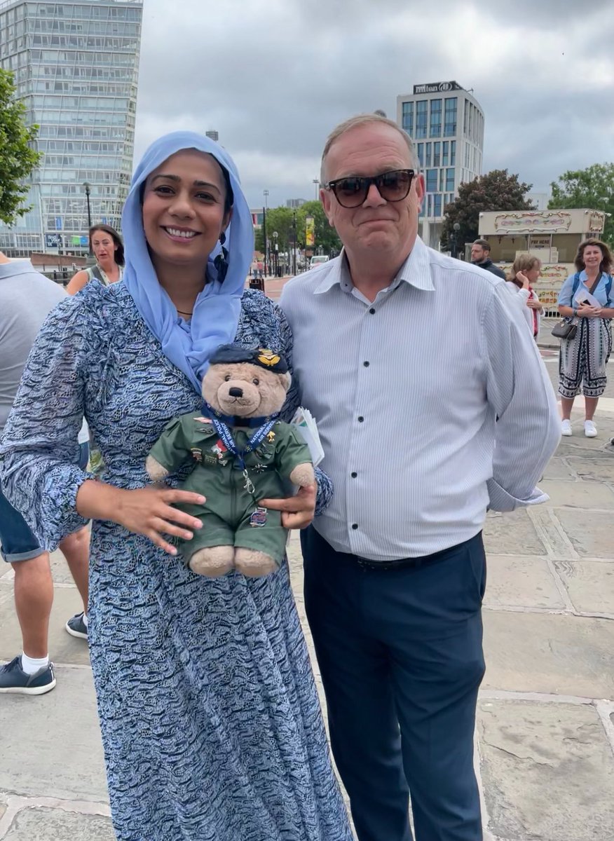 Richard48535122's tweet photo. @GylesB1 @theJeremyVine @BBCRadio2 @NewbyHall Teddy Bears are so, so important.
Our team of Bears are on a mission with children and young adults to help them with their mental health and well being.
#bearofhope 
#bearforce 
#britishbearways https://t.co/61pEFMs8lv