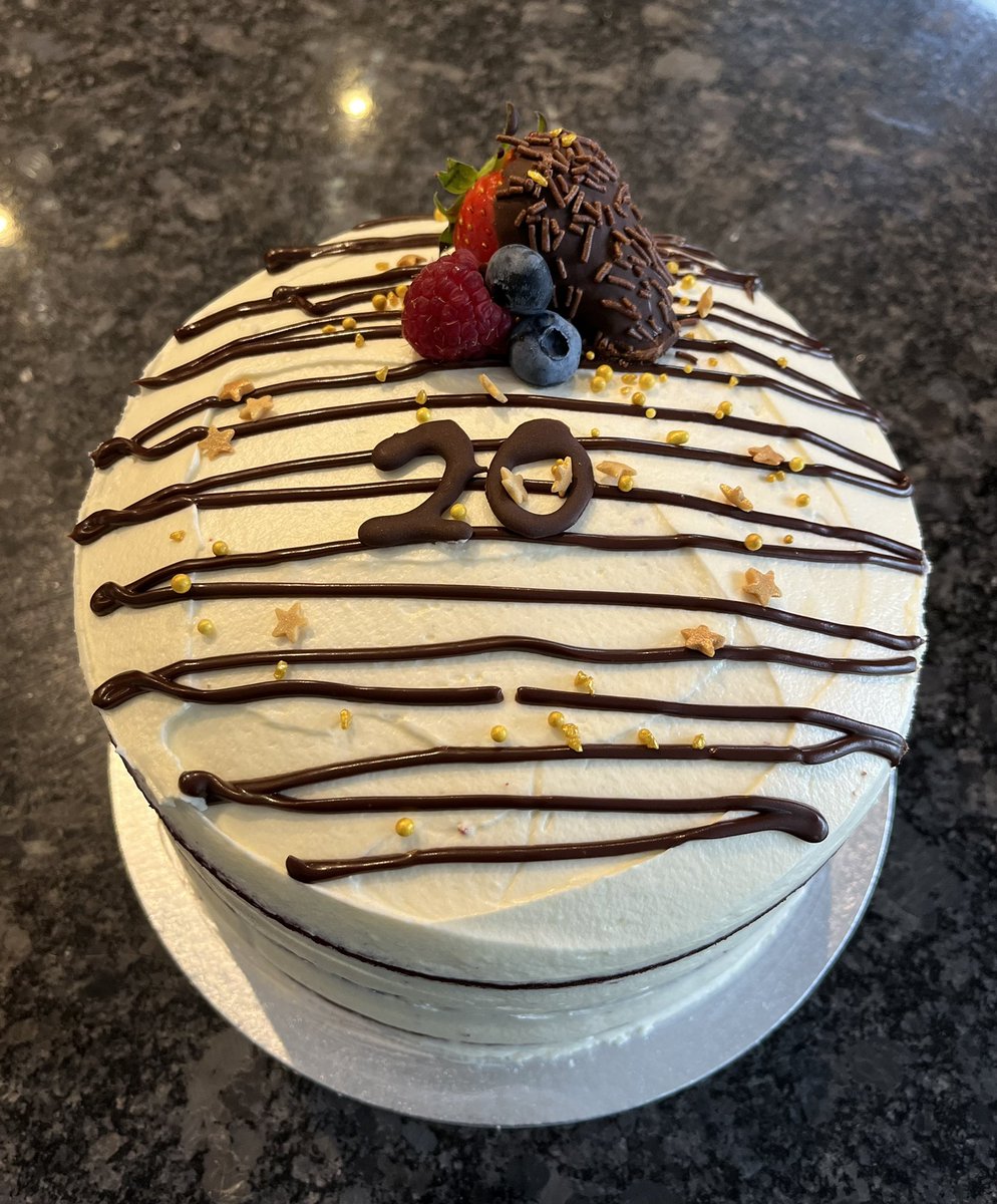 Heddiw yw ein penblwydd swyddogol yn 20 oed! Diolch i’r holl staff a chleientiaid gwych sydd wedi gweithio efo ni a’n cefnogi dros y blynyddoedd. Dyma i'r 20 nesaf! 🥂
(Teisen lyfli gan @Plus39MenaiB 😋)