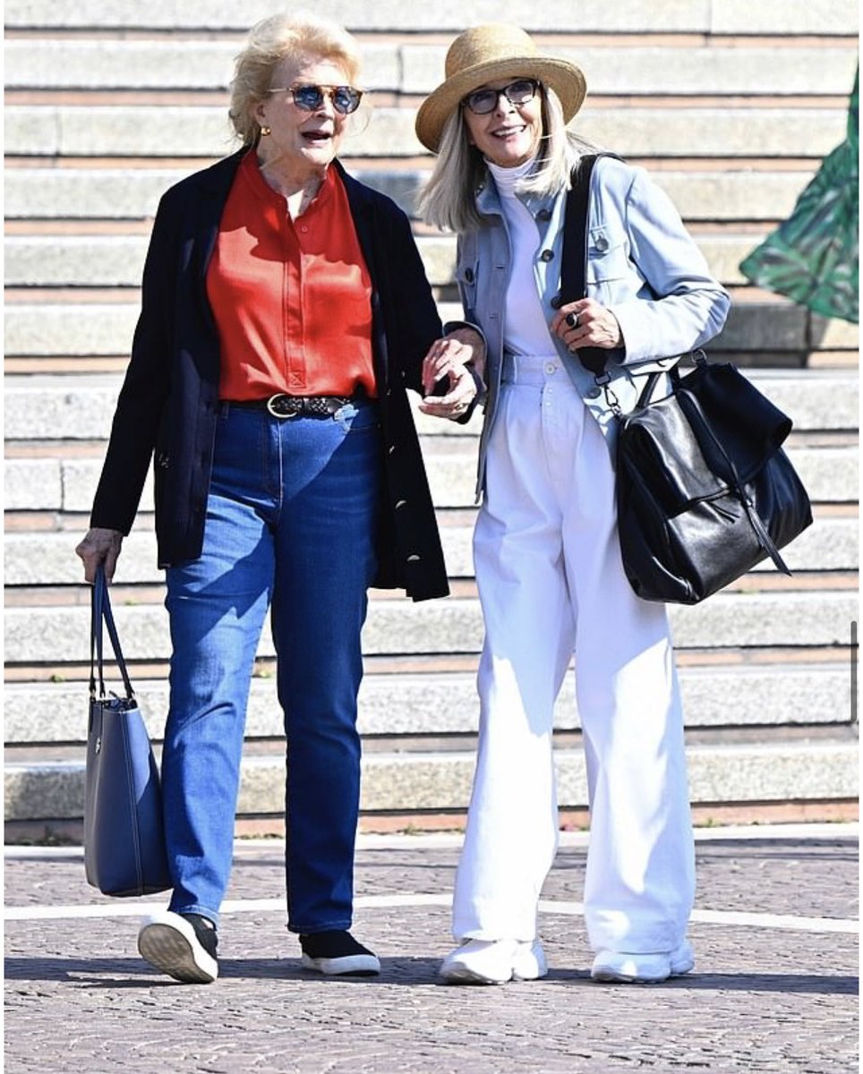 TheMartaReport's tweet photo. @dianekeatons #dianekeaton what brand of bag is this? Anyone? Thanks! #handbag @DianeKeatonFans https://t.co/K8LbF0ytqf