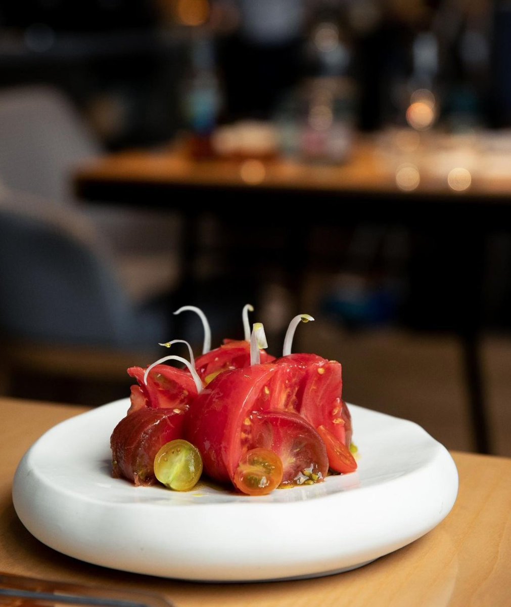 Pordamsa's tweet image. Tomates en las nubes  ☁️☁️☁️⁠
Deliciosa presententación de Estimar 
⁠
#pordamsa #pordamsaplates #handmadetableware #handmade #ceramics #ceramica #porcelana #porcelain #vajilla #vajillacreativa #vajillacontemporanea