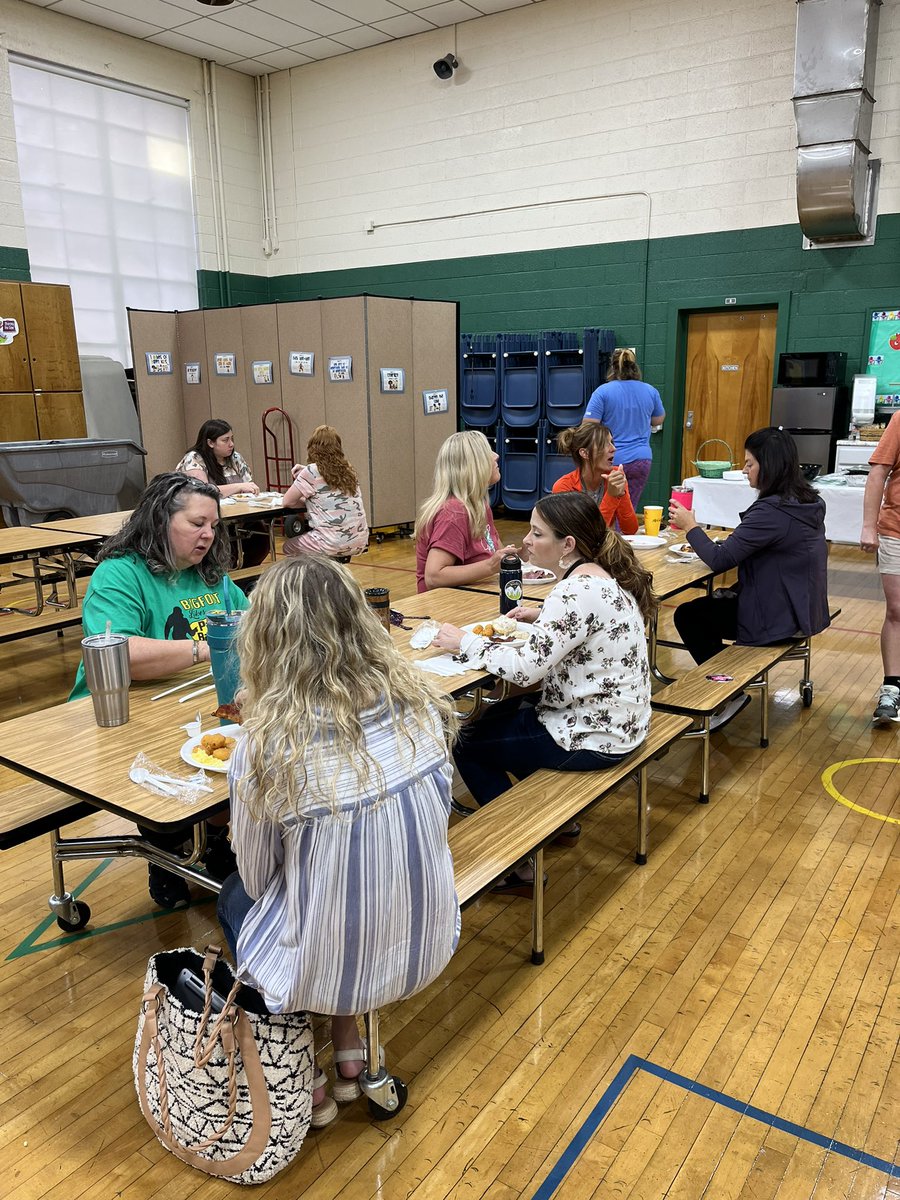 HighlandGville's tweet photo. Thanks to our GSIA for a scrumptious country breakfast from Critter’s Corner this morning! We appreciate you taking care of our awesome staff!@HighlandGville @GreenevilleCity https://t.co/09jzQrzBlj