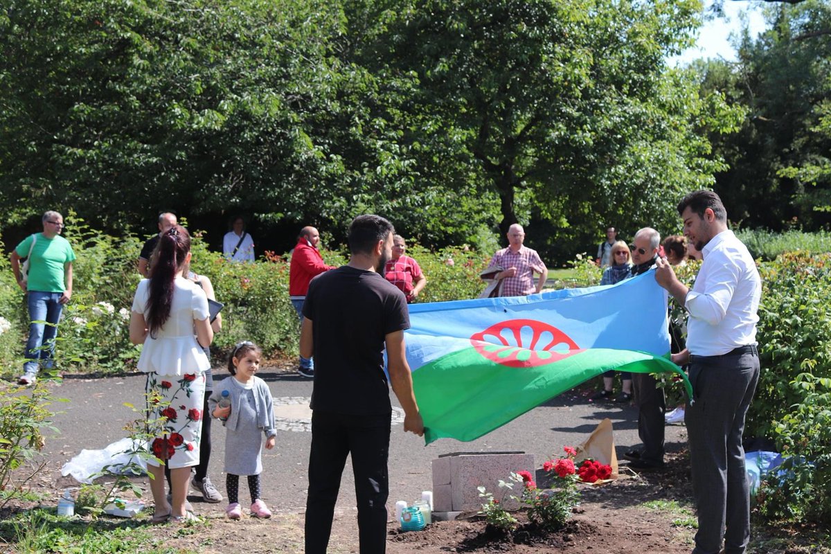 On this day 78 years ago, almost 4,000 Roma &amp; Sinti were murdered at Auschwitz-Birkenau

Join us at 6pm tonight at our memorial in Queens Park for performances &amp; speeches. Join in commemoration but also in resistance and solidarity with those Roma still persecuted today

#2August