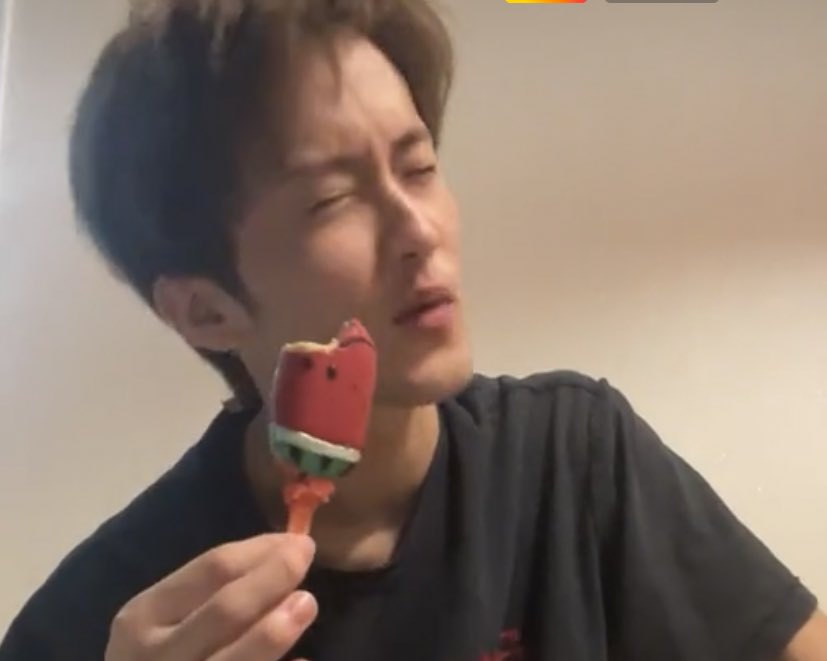 jungwooyy's tweet photo. ดูละลุ้นมากว่าสรุปมันอร่อยมั้ย55555555555 https://t.co/oOAmtztOfT