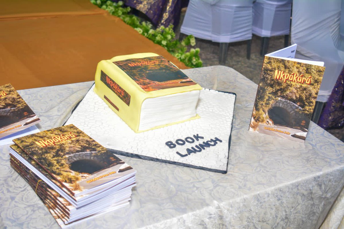 odilifrances's tweet photo. Still on the book launch! 💃🏾

It is a new week and a new month, and we have resolved to walk you through words from the book. “Nkpókóró”. Get ready to affirm the words you already know, or add new words to your vocabulary. (Thread)
#Nkpókóró 
#symposium 
#valuesustainability https://t.co/BO7JrhfayL