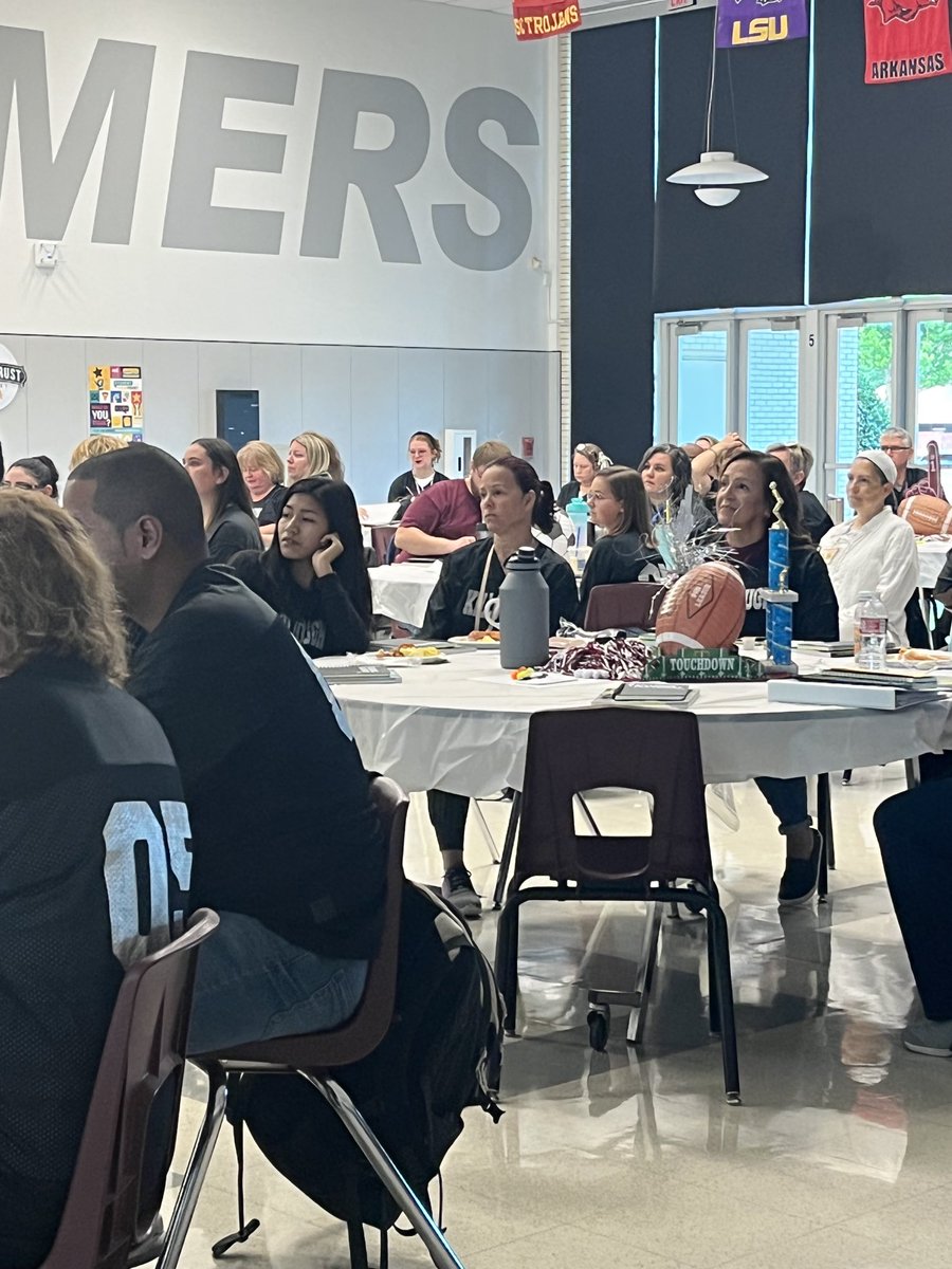 MrBadyna's tweet photo. ⁦@LHSKillough⁩ ⁦@LewisvilleHS ⁦@LewisvilleISD⁩ ⁦@LHSHarmon⁩ New Principal Lindsay Harkins welcomes the LHSK staff to the start of another great year. #OneLISD #TodayAtLHSK https://t.co/RxqXsigHFL