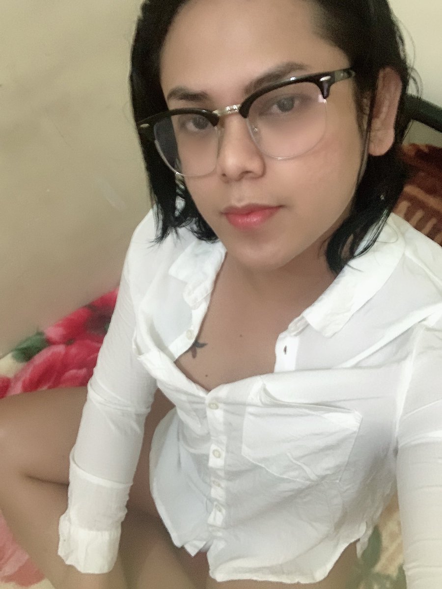 JuniorKween's tweet photo. #lovewhitelongsleeves https://t.co/mpZZA5RfXJ