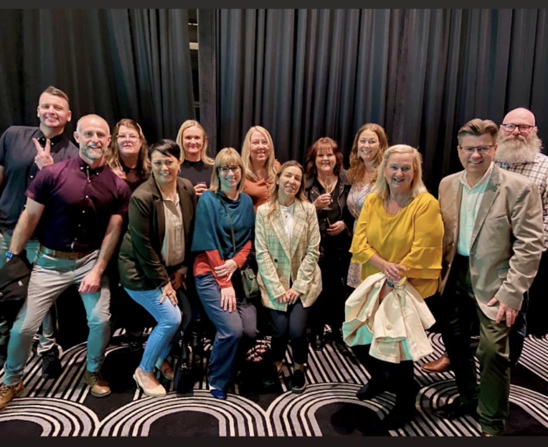 itsF1SKY's tweet photo. So proud to be part of the Eastern Creek Network team !!! ⭐️⭐️⭐️ #thejoyofconnection ⭐️⭐️⭐️ @MiriK76 @Rosaleesh @p8tie @LeeSibir @DUthmeyer #denismorgan @jasonmiezis @DebSummerhayes2 #MSAWCONF https://t.co/6CzRXkUxyz