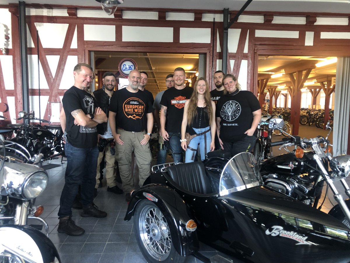 PS_SPEICHER's tweet photo. Gestern hatten wir besonderen Besuch. Unter dem Motto „#Rocktheroad“ waren #Biker auf ihren #HarleyDavidson unterwegs zum #WackenOpenAir und legten einen Stopp bei uns ein. Natürlich mit Besuch im #PSSPEICHERDepotMotorrad. Wir wünschen allen Metalheads ein großartiges Wochenende! https://t.co/WUActn3KS5