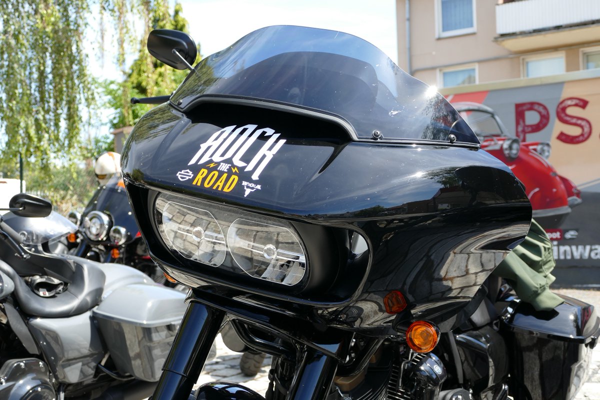 PS_SPEICHER's tweet photo. Gestern hatten wir besonderen Besuch. Unter dem Motto „#Rocktheroad“ waren #Biker auf ihren #HarleyDavidson unterwegs zum #WackenOpenAir und legten einen Stopp bei uns ein. Natürlich mit Besuch im #PSSPEICHERDepotMotorrad. Wir wünschen allen Metalheads ein großartiges Wochenende! https://t.co/WUActn3KS5