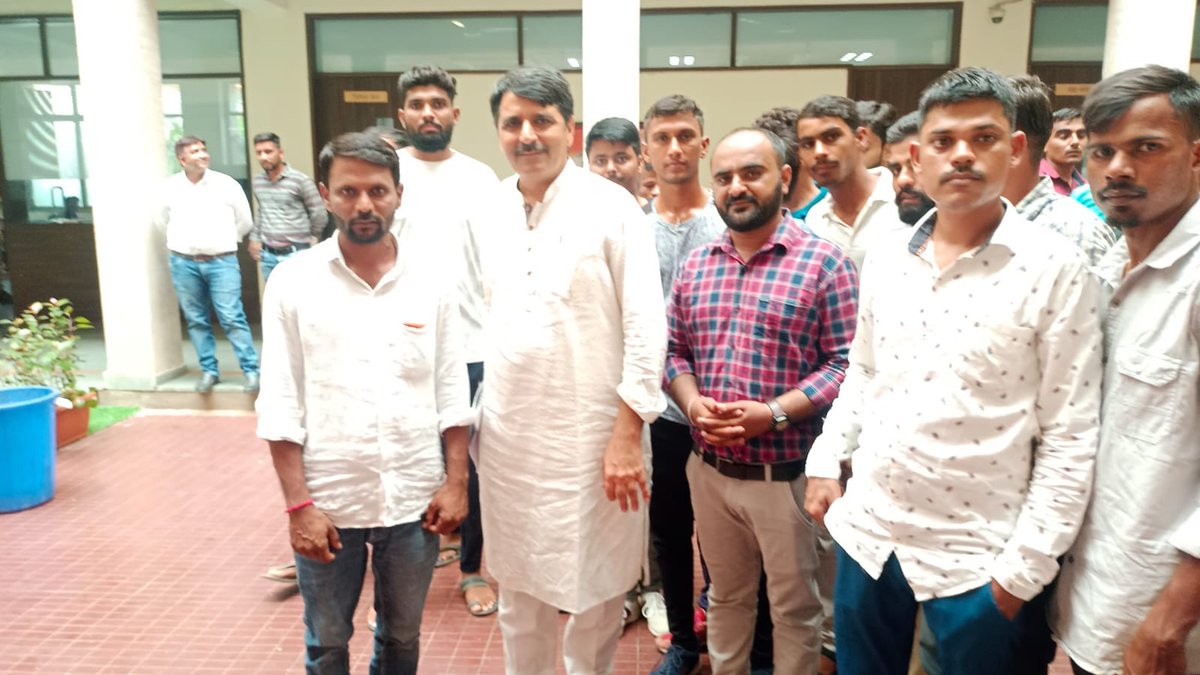 #LRD_MALE_મહિલા_સમકક્ષ_2485

#LRD પુરુષ ઉમેદવારોની વ્યાજબી અને ન્યાયિક માંગણી બાબતે માનનીય ચેરમેન શ્રી શંકરભાઇ ચૌધરી સાહેબની કમલમ ખાતે મુલાકાત કરી  #LRD_MALE બાબતે વાતચીત કરી ખુબજ સારો પ્રતિસાદ રહ્યો <a href="/ChaudhryShankar/">Shankar Chaudhary</a> <a href="/banasdairy1969/">Banas Dairy</a> <a href="/BarotDipali/">Dipali Barot</a> <a href="/RonakABPAsmita/">Ronak patel</a> <a href="/SanjayCNews/">Sanjay Chaudhari</a>