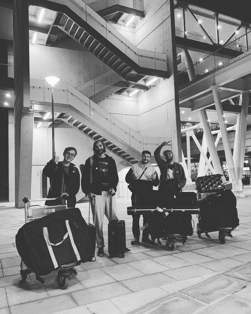 lerockcl's tweet photo. ¡Tarde pero llegaron! @deltasleep ya se encuentra en Chile. Hoy debutan en la primera versión del @anomaliaed Fest junto a @tortuganonima y YON.

19:00 Puertas
19:30 tortuganónima
20:40 YON
21:40 Delta Sleep

Últimos tickets disponibles vía @puntoticket. @feckingbahamas https://t.co/9K6ComX3SE