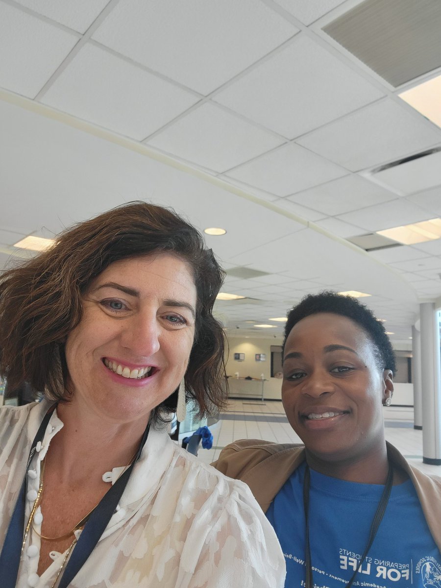 dssmccomas's tweet photo. Doors are open and we are all smiles.  Ready to plan with our best and brightest new hires! #iamcps https://t.co/DxutsOU5Lu