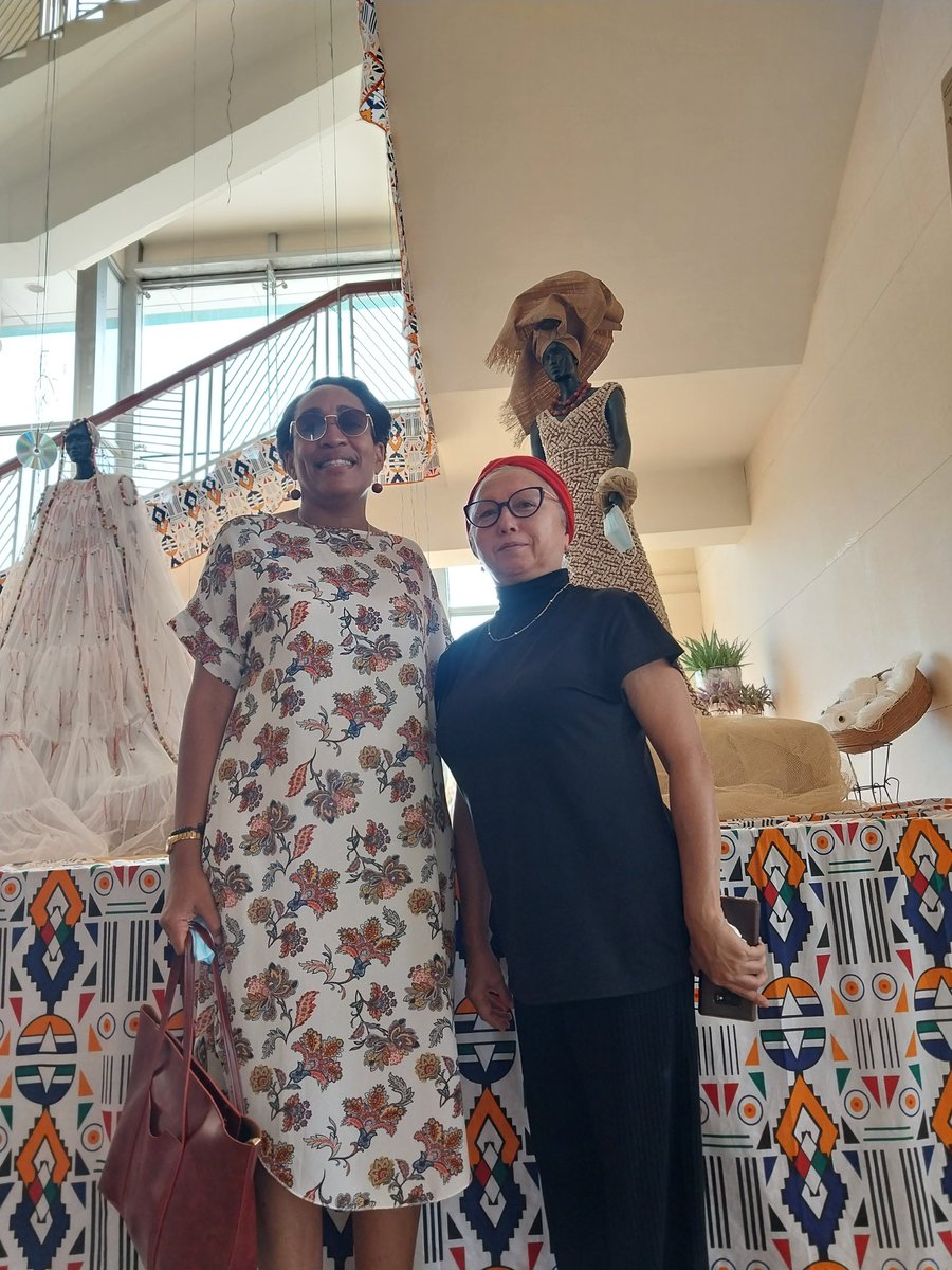 embacubasen's tweet photo. Visita de trabajo a la Academia de Ballet de Senegal, en el GTN. Por la diversificación de los vínculos culturales en el #aniversario48cubasenegal porque #CubaEsCultura @AnaFlaviaCuba @CubaEsCultura @Nanette880126 https://t.co/FxJfHfW2xl
