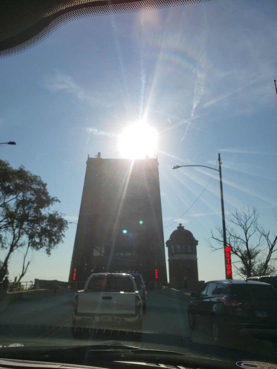SoxSidePride420's tweet photo. Some days you get stopped by the 100th St Bridge, some days you get stopped by the 106th St Bridge, some days you get stopped by both #EastSideProblems https://t.co/JKKxi2iax2
