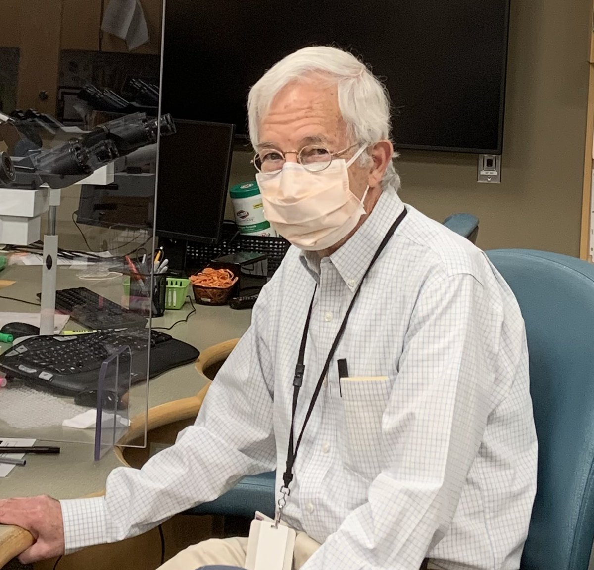 <a href="/UPMCPath/">UPMC Pathology Residency Program</a> is very grateful to Dr. Steven Swerdlow for his tremendous contribution to patient care, resident and fellow education, and the field of Hematopathology globally. This is one of his last times signing out with trainees before his retirement. <a href="/pranavp01/">Pranav Patwardhan</a> #PathTwitter 🙏