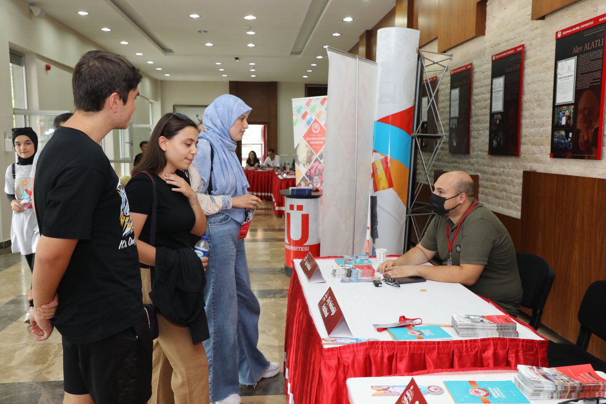 sd_universitesi's tweet image. SDÜ Tanıtım ve Tercih Günleri Başladı.
Adaylar, SDÜ akademisyenleri ile buluşarak üniversitemiz hakkında detaylı bilgi edindi.

Detaylar 👉 link.sdu.edu.tr/BRlVKQmp