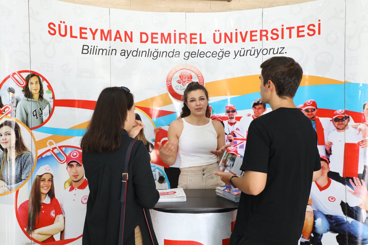sd_universitesi's tweet image. SDÜ Tanıtım ve Tercih Günleri Başladı.
Adaylar, SDÜ akademisyenleri ile buluşarak üniversitemiz hakkında detaylı bilgi edindi.

Detaylar 👉 link.sdu.edu.tr/BRlVKQmp