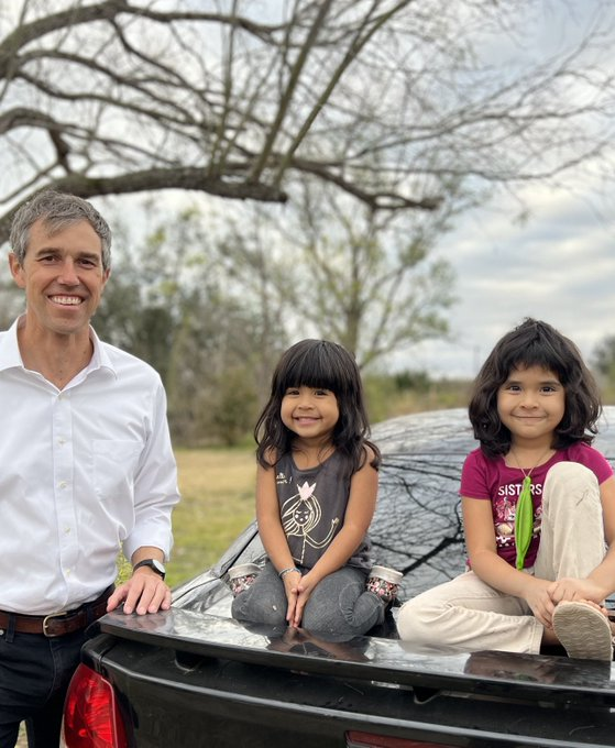 RogueCitizenOne's tweet photo. @goRubenRuben @4a_of @BetoMedia @Foxmental_X @BonnieRawson4 @PrezLives2022 @Ty___Webb @RonCox35474762 @StrikePac @SBWheat1 @gloria_mcmahon @GloriaEstefan @HCPRpro3 @Nials5 @JeffreyMeursing Good morning, Ruben. ☀️😎
#BetoIsBest #BetoForTexas #BetoForGovernor https://t.co/dfzkaSKRBf