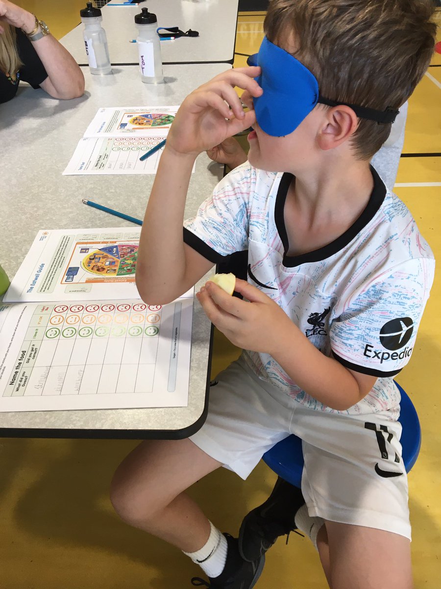 Food_Fun2022's tweet photo. Today at @Food_Fun2022 Roseheyworth we did blindfold taste testing! It was great to see how many children wouldn’t have tried it if they’d seen the fruit before but loved it when they tried it blind!
@foodandfunwales @cav_dietetics https://t.co/OvEdubWw9D