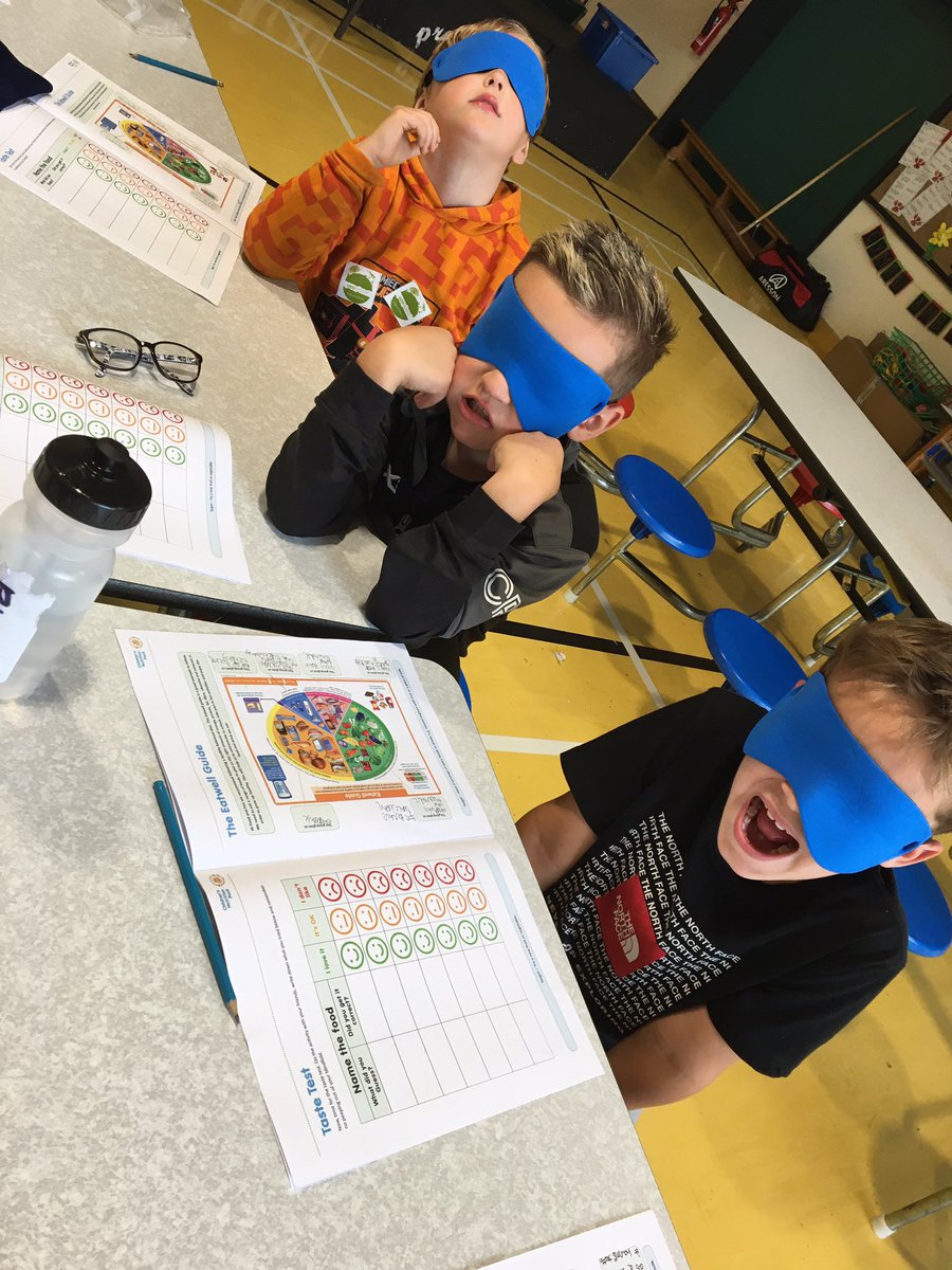Food_Fun2022's tweet photo. Today at @Food_Fun2022 Roseheyworth we did blindfold taste testing! It was great to see how many children wouldn’t have tried it if they’d seen the fruit before but loved it when they tried it blind!
@foodandfunwales @cav_dietetics https://t.co/OvEdubWw9D
