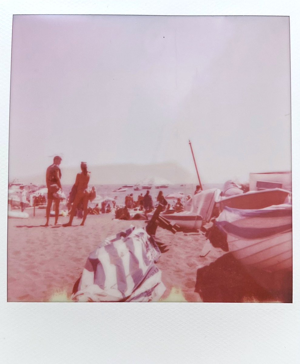Took the vintage Polaroid camera out for a spin today ❤️

#polaroid #nftphotography