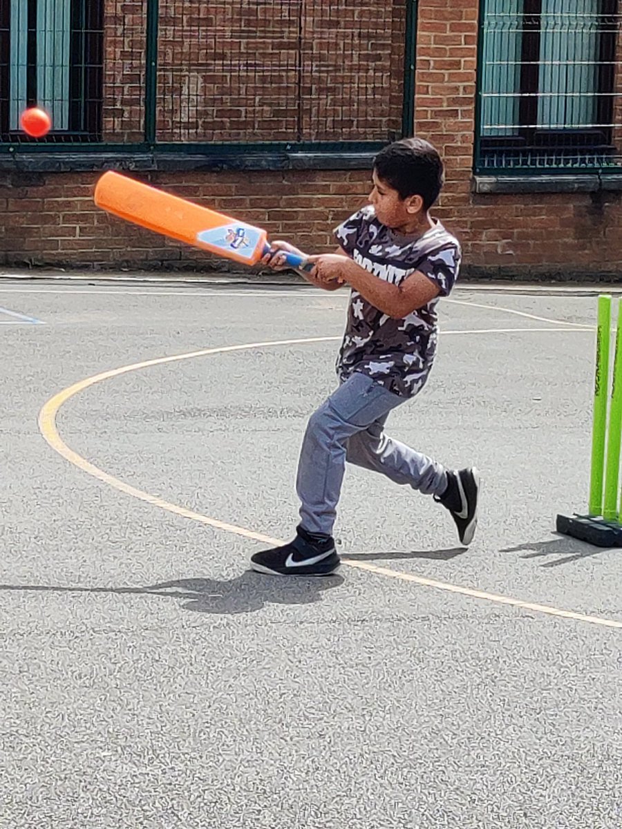 StMarysCofEPri1's tweet photo. St Mary's summer sports camp - it's lovely to see children from different schools in the community having fun and honing their cricket skills. Thanks to @6ersCricket and the Big Lottery Fund https://t.co/7ABTXOiSTp