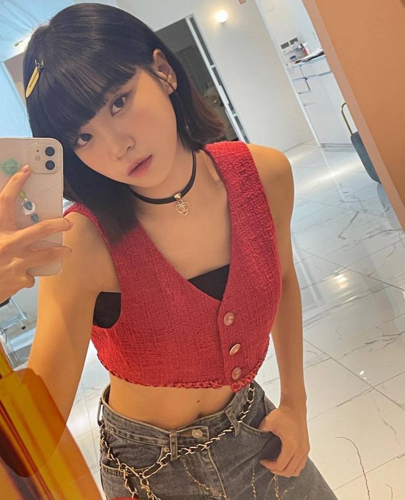 caterarchive's tweet photo. 𝐁𝐀𝐁𝐄 (🐷)  — 📷 updt.
͏ ͏ ͏ ͏ ͏ ͏  ͏ ͏ ͏ ͏ ͏ ͏ ͏ ͏ ͏ ͏ #uvpublic 

Bonjour, butterflies! Quero notas para o look de hoje, de 0 a 10, quanto vocês vão me dar? Não esqueçam de comer, falta pouco para o almoço. 🫶 https://t.co/Xm6T03Yy27