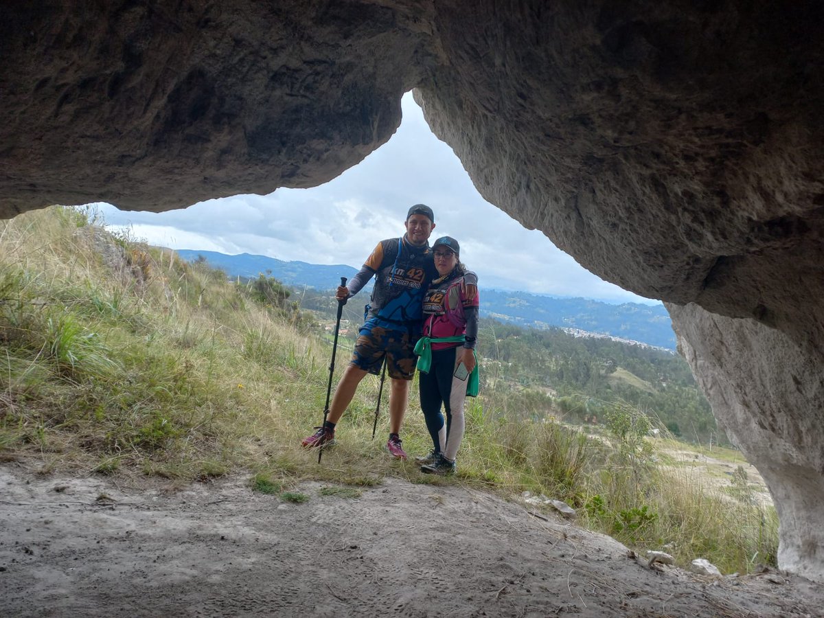 The_Pacho's tweet photo. La travesia:
Llacao - Deleg - Cojitambo, 20 km a puro #trailrunning ⛰️🏃🏻‍♂️🏃‍♀️
Con un desnivel positivo de casi 1200m, cosas que hacemos los integrantes de #km42RunnersClub de Cuenca para el mundo. 

#trail #run #runner #teailrun #correr https://t.co/O9oYHQzBsb