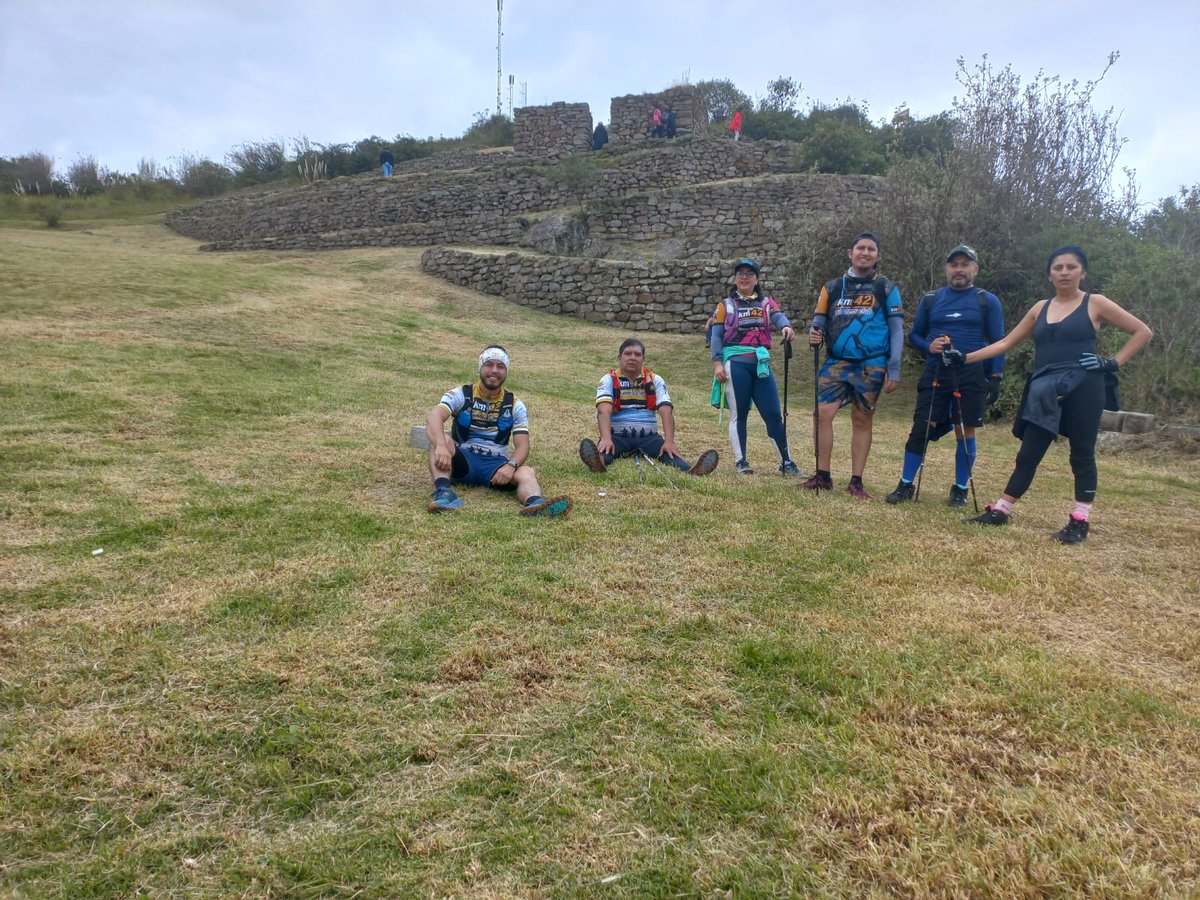 The_Pacho's tweet photo. La travesia:
Llacao - Deleg - Cojitambo, 20 km a puro #trailrunning ⛰️🏃🏻‍♂️🏃‍♀️
Con un desnivel positivo de casi 1200m, cosas que hacemos los integrantes de #km42RunnersClub de Cuenca para el mundo. 

#trail #run #runner #teailrun #correr https://t.co/O9oYHQzBsb